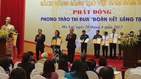 Vinh danh Ghế Chỉnh hình Doctor Loan trong Sách vàng Sáng tạo - Ảnh 1. Vinh danh Ghế Chỉnh hình Doctor Loan trong Sách vàng Sáng tạo - Ảnh 1.