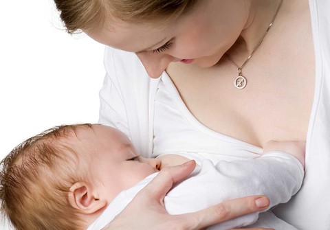 Nuôi con bằng sữa mẹ biểu hiện tình mẫu tử thiêng liêng - Ảnh 1. Nuôi con bằng sữa mẹ biểu hiện tình mẫu tử thiêng liêng - Ảnh 1.