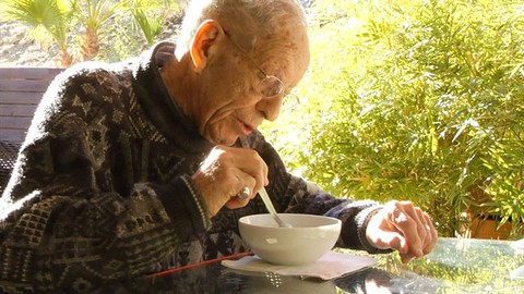 Ăn uống cho người cao tuổi - Ảnh 1. Ăn uống cho người cao tuổi - Ảnh 1.