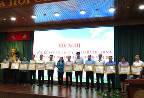 TP.HCM: Nâng cao sự hài lòng của người dân với chính quyền - Ảnh 2. TP.HCM: Nâng cao sự hài lòng của người dân với chính quyền - Ảnh 2.