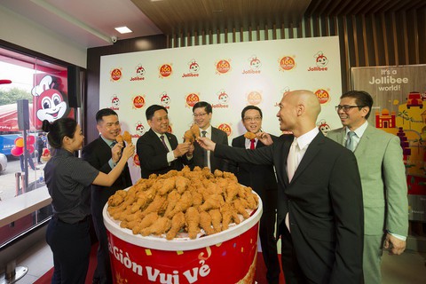 Jollibee mở cửa hàng thứ 100 tại Việt Nam - Ảnh 1. Jollibee mở cửa hàng thứ 100 tại Việt Nam - Ảnh 1.