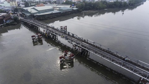 Hiểm nguy rình rập từ những cây cầu... sắp sập - Ảnh 3. Hiểm nguy rình rập từ những cây cầu... sắp sập - Ảnh 3.