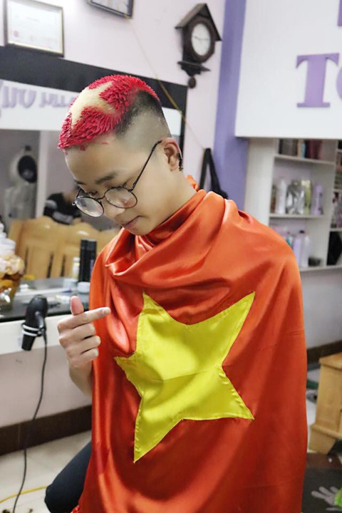 Dân mạng khoe tóc độc đáo, cổ vũ U23 Việt Nam - Ảnh 6. Dân mạng khoe tóc độc đáo, cổ vũ U23 Việt Nam - Ảnh 6.