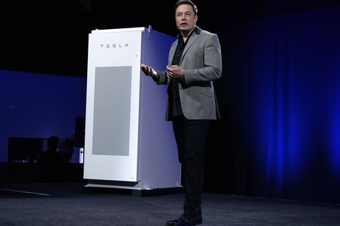 Pin khổng lồ 100MW của Elon Musk thu lợi nhuận 1 triệu đôla trong vài ngày - Ảnh 2. Pin khổng lồ 100MW của Elon Musk thu lợi nhuận 1 triệu đôla trong vài ngày - Ảnh 2.