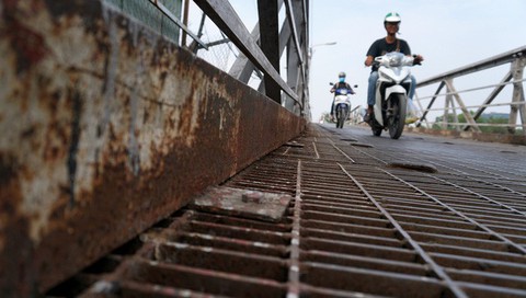 Hiểm nguy rình rập từ những cây cầu... sắp sập - Ảnh 5. Hiểm nguy rình rập từ những cây cầu... sắp sập - Ảnh 5.