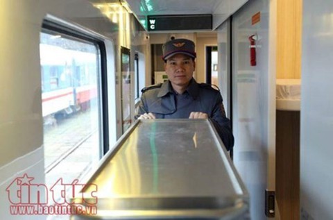Tàu Thống Nhất chất lượng cao thế hệ 3 lăn bánh chuyến đầu tiên - Ảnh 6. Tàu Thống Nhất chất lượng cao thế hệ 3 lăn bánh chuyến đầu tiên - Ảnh 6.