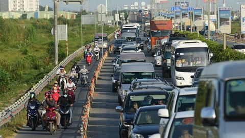 Hạn chế xe cá nhân: Chấp nhận chê bai, phản ứng - Ảnh 2. Hạn chế xe cá nhân: Chấp nhận chê bai, phản ứng - Ảnh 2.
