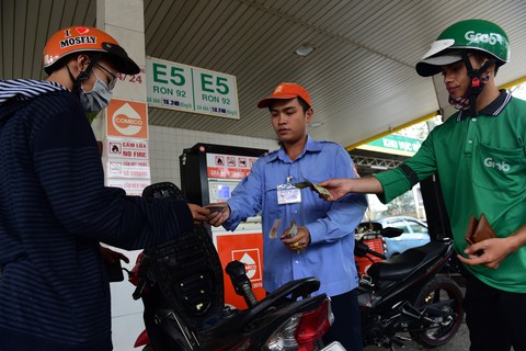 Ethanol tăng giá vì độc quyền, uy hiếp xăng E5? - Ảnh 2. Ethanol tăng giá vì độc quyền, uy hiếp xăng E5? - Ảnh 2.