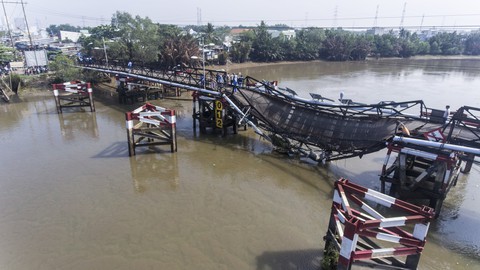 Hiện trường vụ sập cầu Long Kiển nhìn từ trên cao - Ảnh 7. Hiện trường vụ sập cầu Long Kiển nhìn từ trên cao - Ảnh 7.