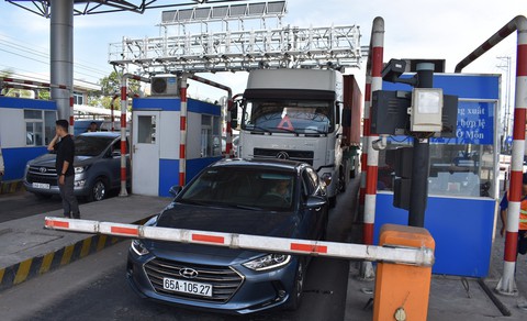 Tài xế lại phản ứng, kẹt xe 5km tại trạm T1 BOT quốc lộ 91 - Ảnh 7. Tài xế lại phản ứng, kẹt xe 5km tại trạm T1 BOT quốc lộ 91 - Ảnh 7.