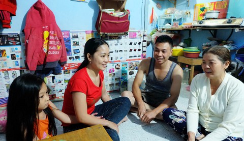 Tết ấm của công nhân xa quê - Ảnh 1. Tết ấm của công nhân xa quê - Ảnh 1.