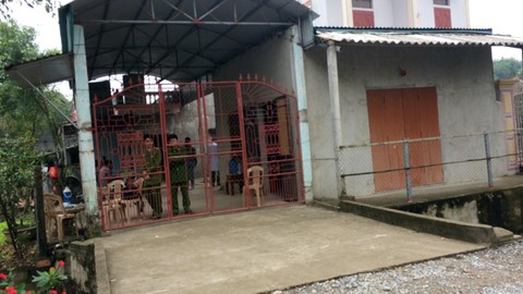 Khởi tố nghi phạm sát hại vợ và hai con nhỏ trong đêm - Ảnh 1. Khởi tố nghi phạm sát hại vợ và hai con nhỏ trong đêm - Ảnh 1.