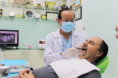 Tiến sĩ Bác sĩ Võ Văn Nhân: Người đưa implant nha khoa Việt Nam vươn tầm thế giới - Ảnh 1. Tiến sĩ Bác sĩ Võ Văn Nhân: Người đưa implant nha khoa Việt Nam vươn tầm thế giới - Ảnh 1.