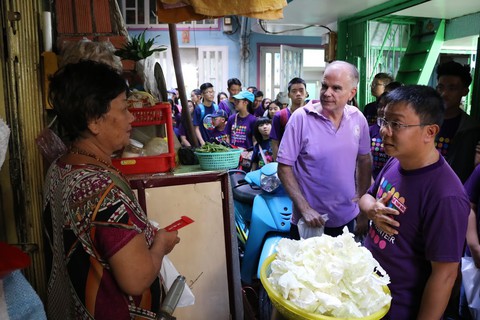 Học trò khóc rưng rức với lời dạy về tình thương cha mẹ - Ảnh 8. Học trò khóc rưng rức với lời dạy về tình thương cha mẹ - Ảnh 8.