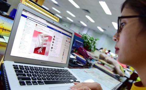 Nóng chuyện thu thuế Google, Facebook... - Ảnh 1. Nóng chuyện thu thuế Google, Facebook... - Ảnh 1.