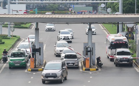 Sắp dừng thu phí vào sân bay Tân Sơn Nhất? - Ảnh 1. Sắp dừng thu phí vào sân bay Tân Sơn Nhất? - Ảnh 1.