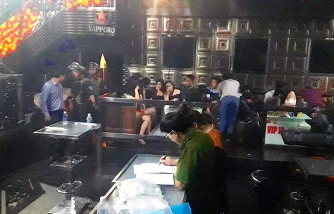 80 thanh niên phê ma túy trong bia Pub Tip Top - Ảnh 1. 80 thanh niên phê ma túy trong bia Pub Tip Top - Ảnh 1.