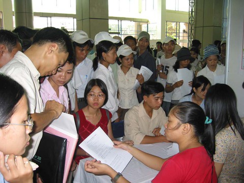 Hà Nội thưởng tết cao nhất 325 triệu đồng - Ảnh 1. Hà Nội thưởng tết cao nhất 325 triệu đồng - Ảnh 1.