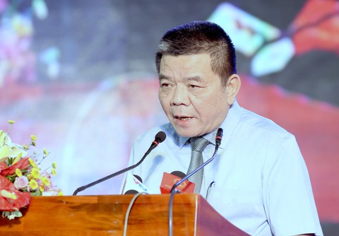 Ông Trần Bắc Hà nộp hồ sơ chứng minh đi Singapore chữa bệnh - Ảnh 2. Ông Trần Bắc Hà nộp hồ sơ chứng minh đi Singapore chữa bệnh - Ảnh 2.