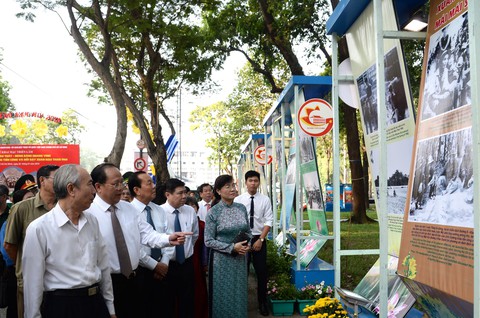 TP.HCM khai mạc triển lãm mừng Đảng, mừng Xuân - Ảnh 1. TP.HCM khai mạc triển lãm mừng Đảng, mừng Xuân - Ảnh 1.