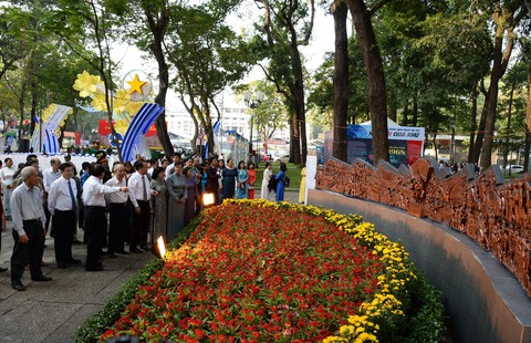 TP.HCM khai mạc triển lãm mừng Đảng, mừng Xuân - Ảnh 3. TP.HCM khai mạc triển lãm mừng Đảng, mừng Xuân - Ảnh 3.