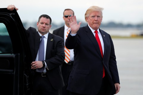 Ông Trump bước vào năm thứ hai đầy sóng gió - Ảnh 1. Ông Trump bước vào năm thứ hai đầy sóng gió - Ảnh 1.