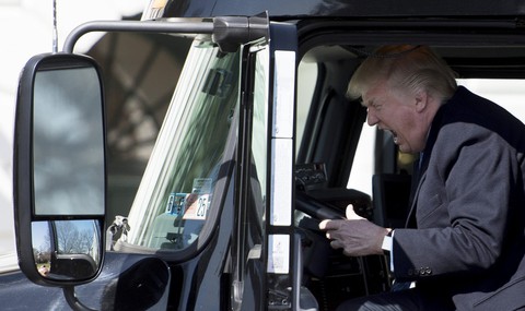 Donald Trump qua 12 tấm ảnh của năm - Ảnh 9. Donald Trump qua 12 tấm ảnh của năm - Ảnh 9.