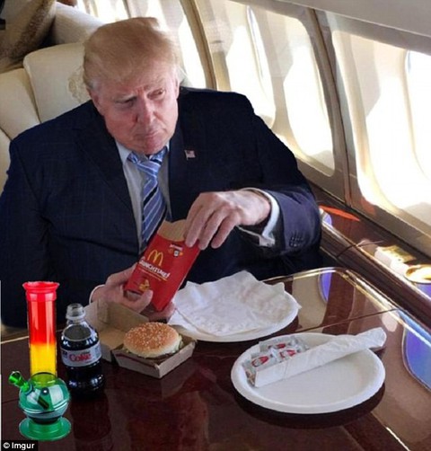 Kiểm tra đột xuất sức khỏe ông Trump thấy gì? - Ảnh 2. Kiểm tra đột xuất sức khỏe ông Trump thấy gì? - Ảnh 2.