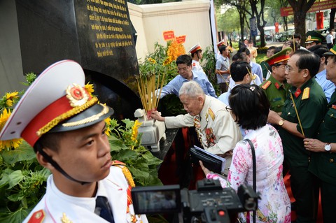 Khánh thành bia tưởng niệm chiến sĩ hi sinh trận Mậu thân 1968 - Ảnh 6. Khánh thành bia tưởng niệm chiến sĩ hi sinh trận Mậu thân 1968 - Ảnh 6.