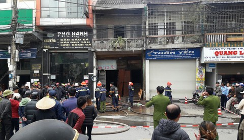Nghi án tự thiêu vì mâu thuẫn với hàng xóm - Ảnh 1. Nghi án tự thiêu vì mâu thuẫn với hàng xóm - Ảnh 1.