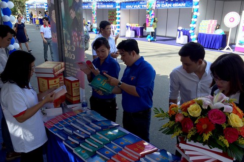 Quận 12 mở ngày hội tư vấn pháp luật cho người dân - Ảnh 1. Quận 12 mở ngày hội tư vấn pháp luật cho người dân - Ảnh 1.