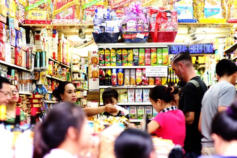 Hàng nhập ngoại độc, lạ bán Tết - Ảnh 1. Hàng nhập ngoại độc, lạ bán Tết - Ảnh 1.