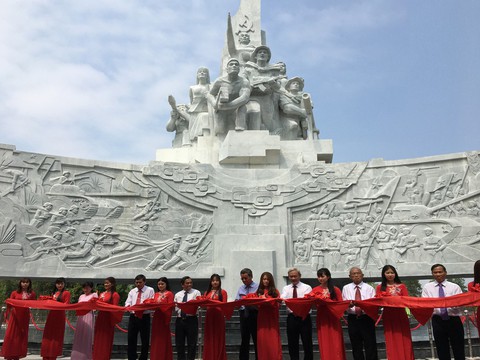 Khánh thành cụm tượng đài Khu di tích căn cứ tỉnh ủy Biên Hòa - Ảnh 1. Khánh thành cụm tượng đài Khu di tích căn cứ tỉnh ủy Biên Hòa - Ảnh 1.