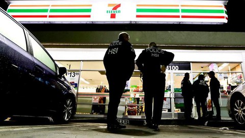 Chuỗi cửa hàng 7-Eleven ở Mỹ bị kiểm tra đồng loạt - Ảnh 1. Chuỗi cửa hàng 7-Eleven ở Mỹ bị kiểm tra đồng loạt - Ảnh 1.