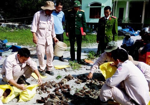 Kiểm tra vựa phế liệu Quảng Trị thu hàng ngàn đầu đạn - Ảnh 1. Kiểm tra vựa phế liệu Quảng Trị thu hàng ngàn đầu đạn - Ảnh 1.