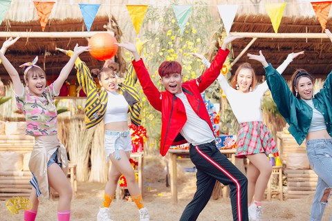 Jun Phạm bắt tay Mew Amazing ra mắt MV Về quê ăn Tết - Ảnh 1. Jun Phạm bắt tay Mew Amazing ra mắt MV Về quê ăn Tết - Ảnh 1.