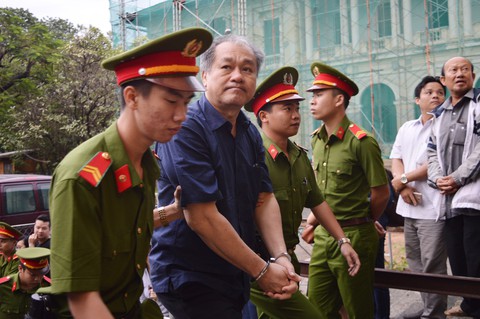 Đại án Phạm Công Danh: luật sư truy vấn, kiểm toán viên né trả lời - Ảnh 1. Đại án Phạm Công Danh: luật sư truy vấn, kiểm toán viên né trả lời - Ảnh 1.