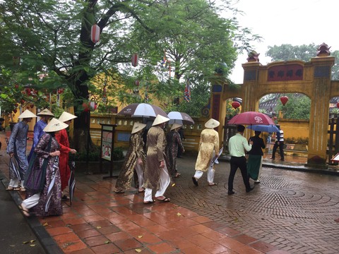 Hội An mở bài chòi, trải thảm đón đoàn khách đầu tiên năm 2019 - Ảnh 1. Hội An mở bài chòi, trải thảm đón đoàn khách đầu tiên năm 2019 - Ảnh 1.