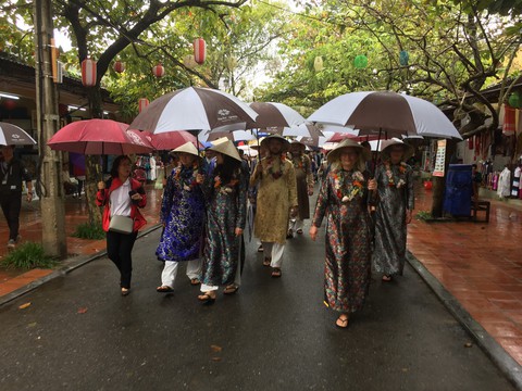 Hội An mở bài chòi, trải thảm đón đoàn khách đầu tiên năm 2019 - Ảnh 3. Hội An mở bài chòi, trải thảm đón đoàn khách đầu tiên năm 2019 - Ảnh 3.