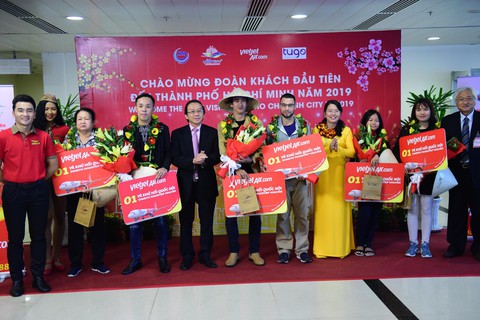 TP.HCM đón những vị khách xông đất năm 2019 - Ảnh 3. TP.HCM đón những vị khách xông đất năm 2019 - Ảnh 3.