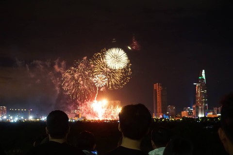 Cả nước rực rỡ đêm pháo hoa, Việt Nam chào năm mới 2019! - Ảnh 8. Cả nước rực rỡ đêm pháo hoa, Việt Nam chào năm mới 2019! - Ảnh 8.
