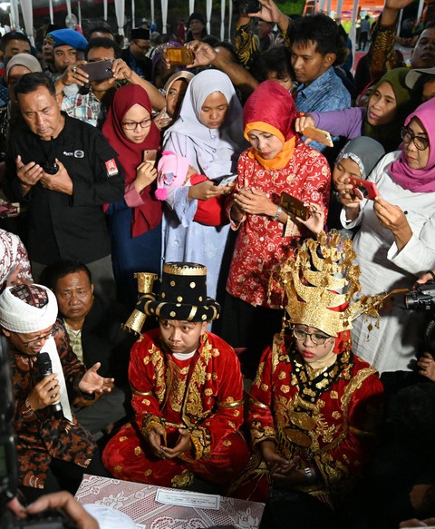 Indonesia làm đám cưới tập thể mừng năm mới 2019 - Ảnh 3. Indonesia làm đám cưới tập thể mừng năm mới 2019 - Ảnh 3.