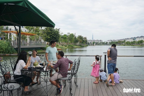 Phố xá Sài Gòn vắng vẻ, se lạnh ngày đầu năm - Ảnh 10. Phố xá Sài Gòn vắng vẻ, se lạnh ngày đầu năm - Ảnh 10.