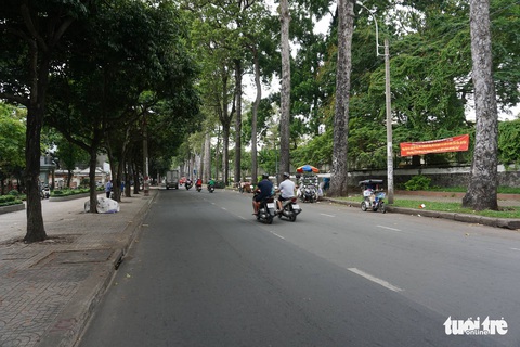 Phố xá Sài Gòn vắng vẻ, se lạnh ngày đầu năm - Ảnh 13. Phố xá Sài Gòn vắng vẻ, se lạnh ngày đầu năm - Ảnh 13.