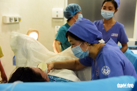 4 bé chào đời đúng thời khắc giao thừa ở TP.HCM - Ảnh 3. 4 bé chào đời đúng thời khắc giao thừa ở TP.HCM - Ảnh 3.