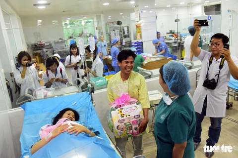 4 bé chào đời đúng thời khắc giao thừa ở TP.HCM - Ảnh 8. 4 bé chào đời đúng thời khắc giao thừa ở TP.HCM - Ảnh 8.