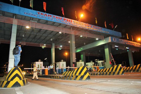 Bắt 5 người có hành vi trốn thuế tại trạm thu phí cao tốc Trung Lương - Ảnh 1. Bắt 5 người có hành vi trốn thuế tại trạm thu phí cao tốc Trung Lương - Ảnh 1.