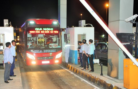 Cao tốc TP.HCM - Trung Lương: Vẫn kiểm soát xe để tránh bị biến thành đường làng - Ảnh 4. Cao tốc TP.HCM - Trung Lương: Vẫn kiểm soát xe để tránh bị biến thành đường làng - Ảnh 4.