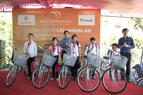Bà con tỉnh Lâm Đồng phấn khởi khánh thành cầu mới - Ảnh 2. Bà con tỉnh Lâm Đồng phấn khởi khánh thành cầu mới - Ảnh 2.