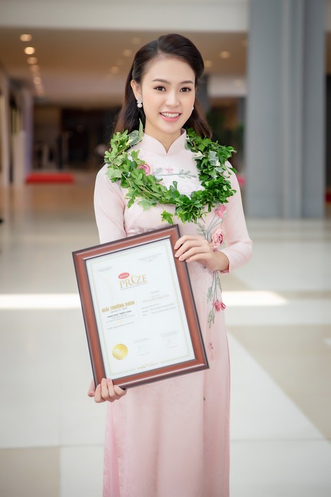 ‘Nụ hồng’ không ngừng học hỏi - Ảnh 3. ‘Nụ hồng’ không ngừng học hỏi - Ảnh 3.